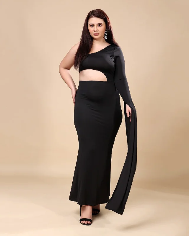 Maxi dress with flared skirt-Black Solid Cutout Maxi Dress