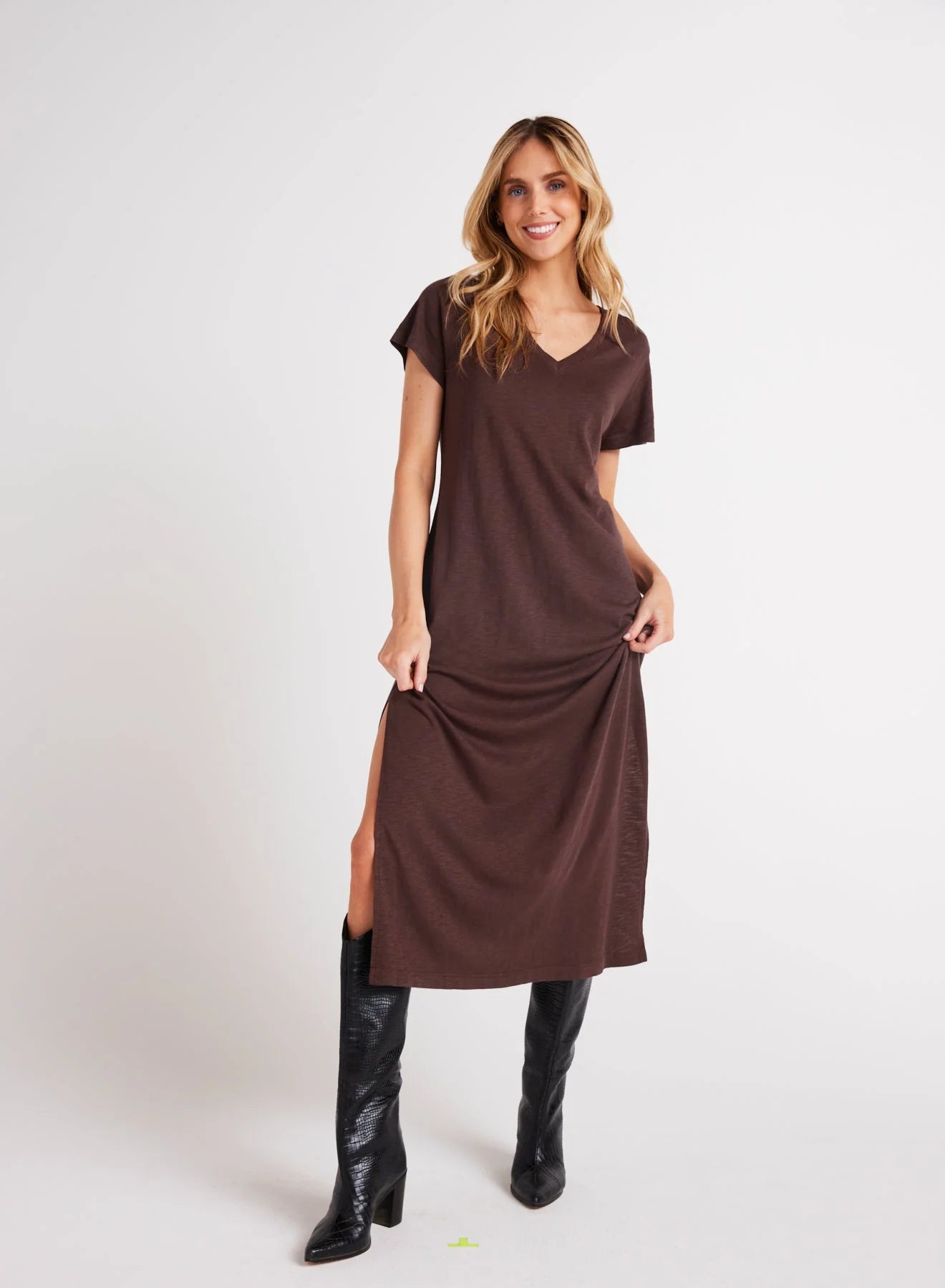 Maxi dress with sporty look-KNIT V-NECK MAXI DRESS