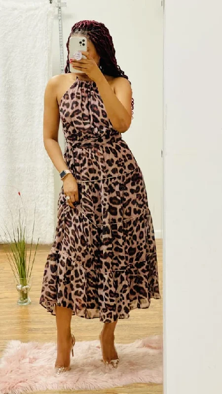 Maxi dress with animal print-Printed leopard halter top maxi dress