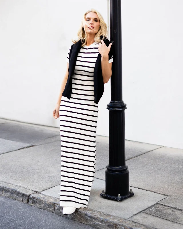 Maxi dress with youthful look-Essential Striped Maxi Dress