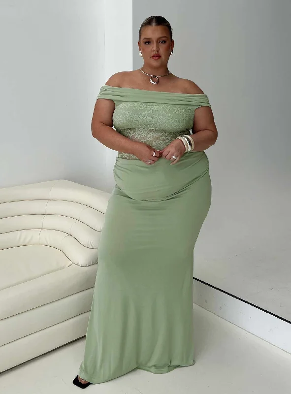 Maxi dress with knot front-Gwendolen Off The Shoulder Maxi Dress Green Curve